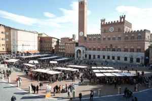 MERCATO IN PIAZZA DEL CAMPO DICEMBRE 2013