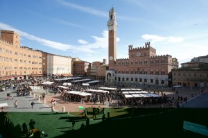 MERCATO IN PIAZZA DEL CAMPO DICEMBRE 2013